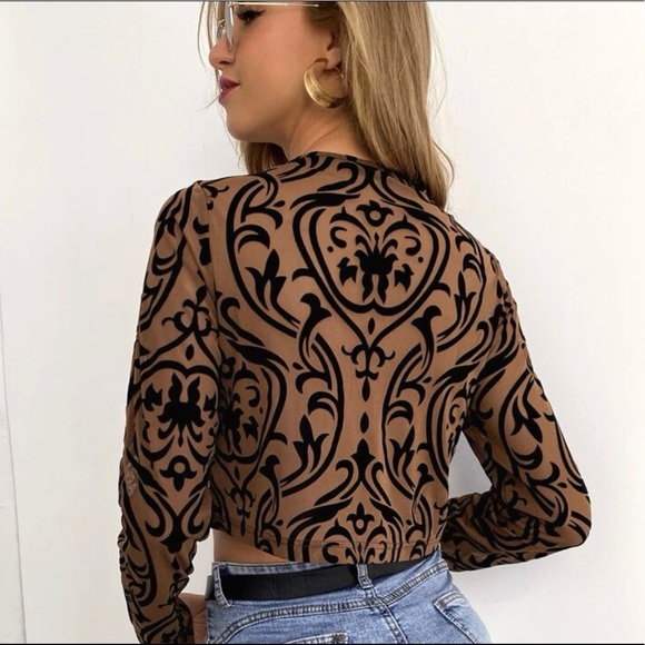 Front Tie Scroll Print Crop Top - Picture 2 of 5